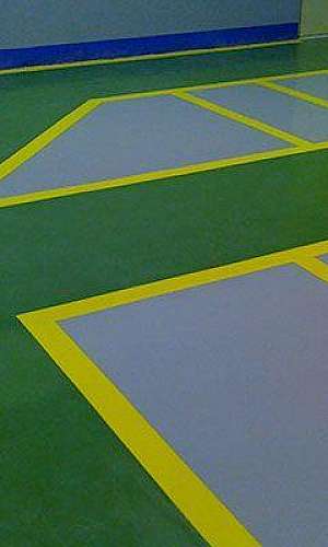 Aplicação de epóxi no piso Aplicação de epóxi no piso